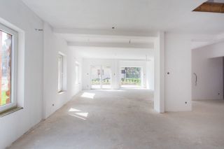 Uroczy | stan deweloperski | technologia tradycyjna
Dom na sprzedaż
Powierzchnia: 214,80 m2
Rok budowy: 2020
CHECHŁO / OLKUSZ